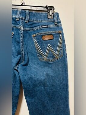 Wrangler Retro Mae Mid Rise Bootcut - Emma